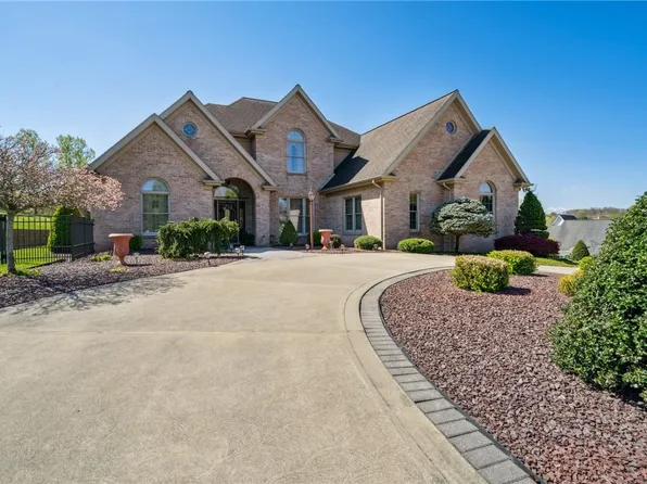 216 Country Dr, Rostraver Township, PA 15012