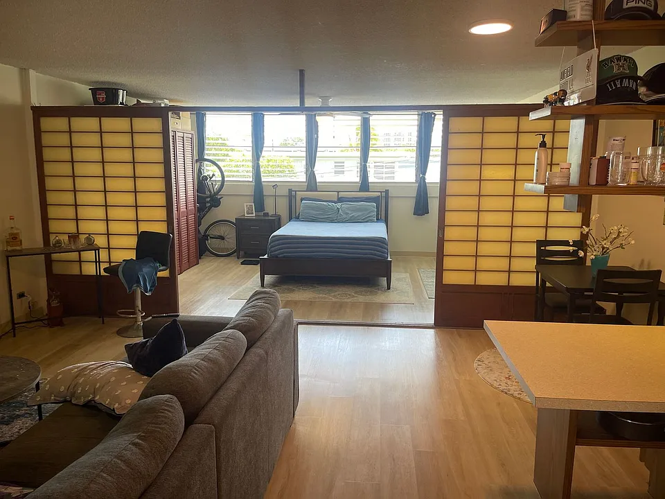 48 Maluniu Ave