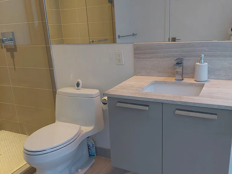 28 Wellesley St E #2210 — Photo 5