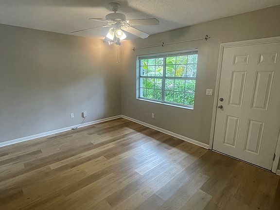 3rd image of 504 S Newport Ave