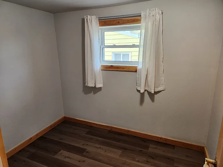 139 McNamara Ave — Photo 7