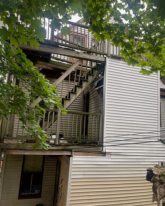 2nd image of 88 W Walnut Park