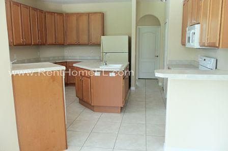 2nd image of 2800 Deerfield St