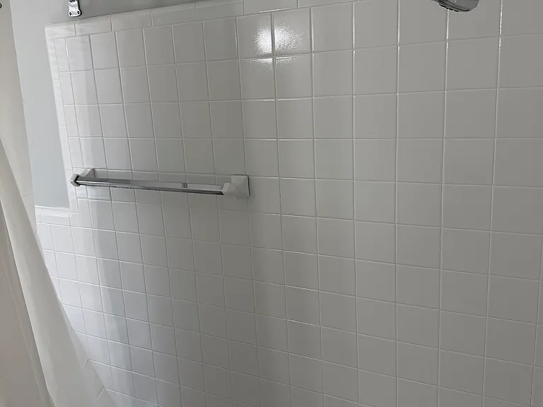 Bathtub/shower