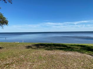 204 Bayshore Dr, Freeport, FL 32439