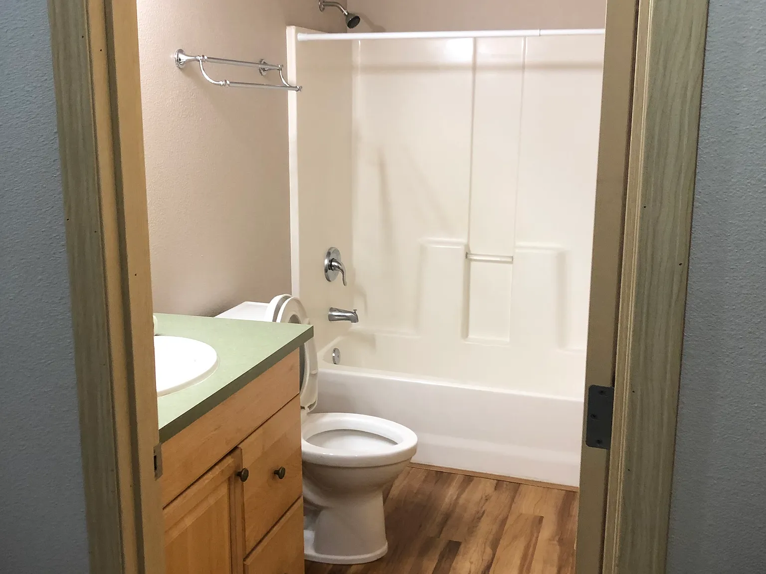 3 bed, 1500 sqft, $2,100 — Photo 4
