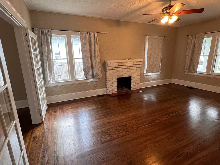 220 Leon Ave — Photo 5
