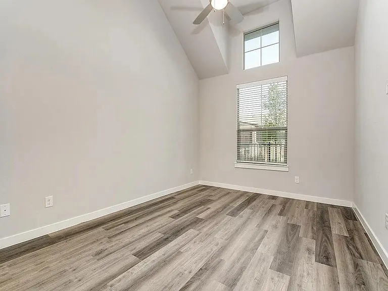 627 Oakridge Dr — Photo 7
