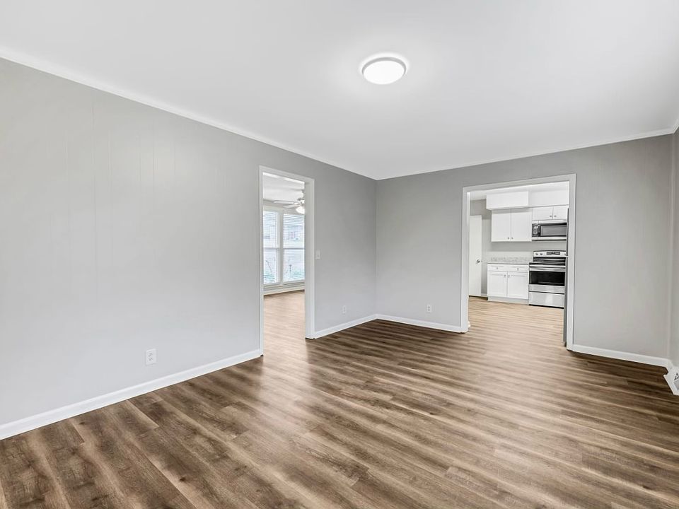 1st image of 3294 Niagara Dr