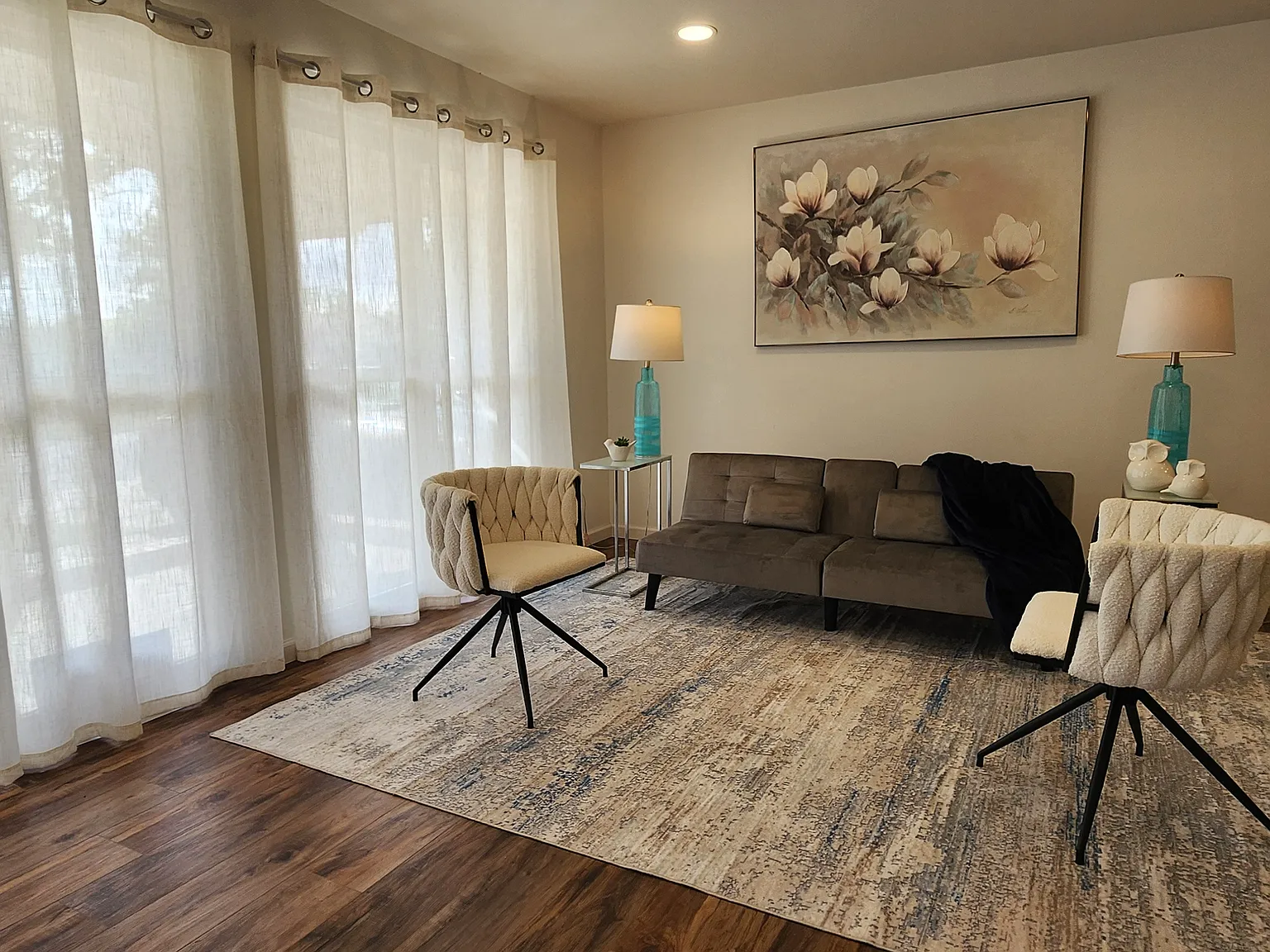 4 bed, 1646 sqft, $2,500 — Photo 3
