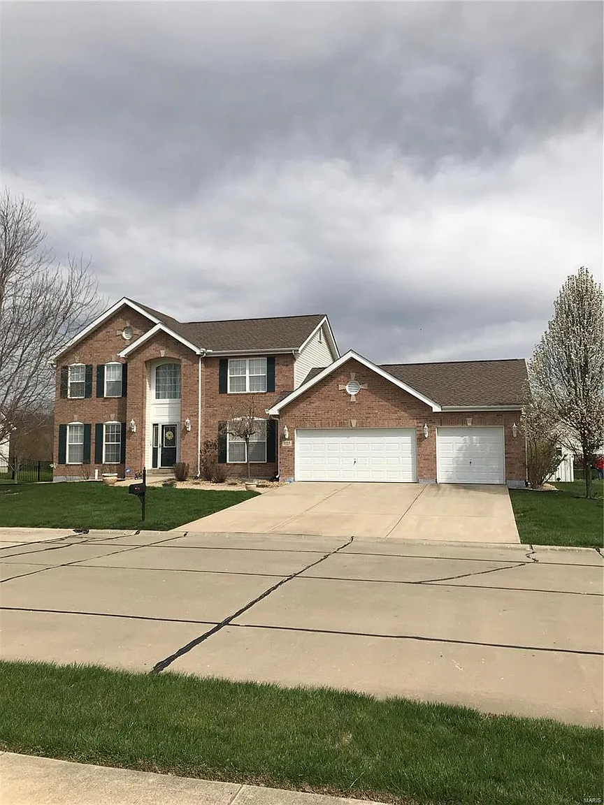 1094 Cromwell Ln photo 1