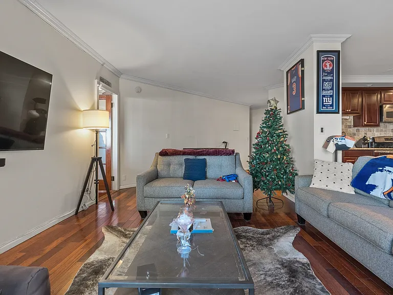7002 Boulevard East #11A — Photo 2