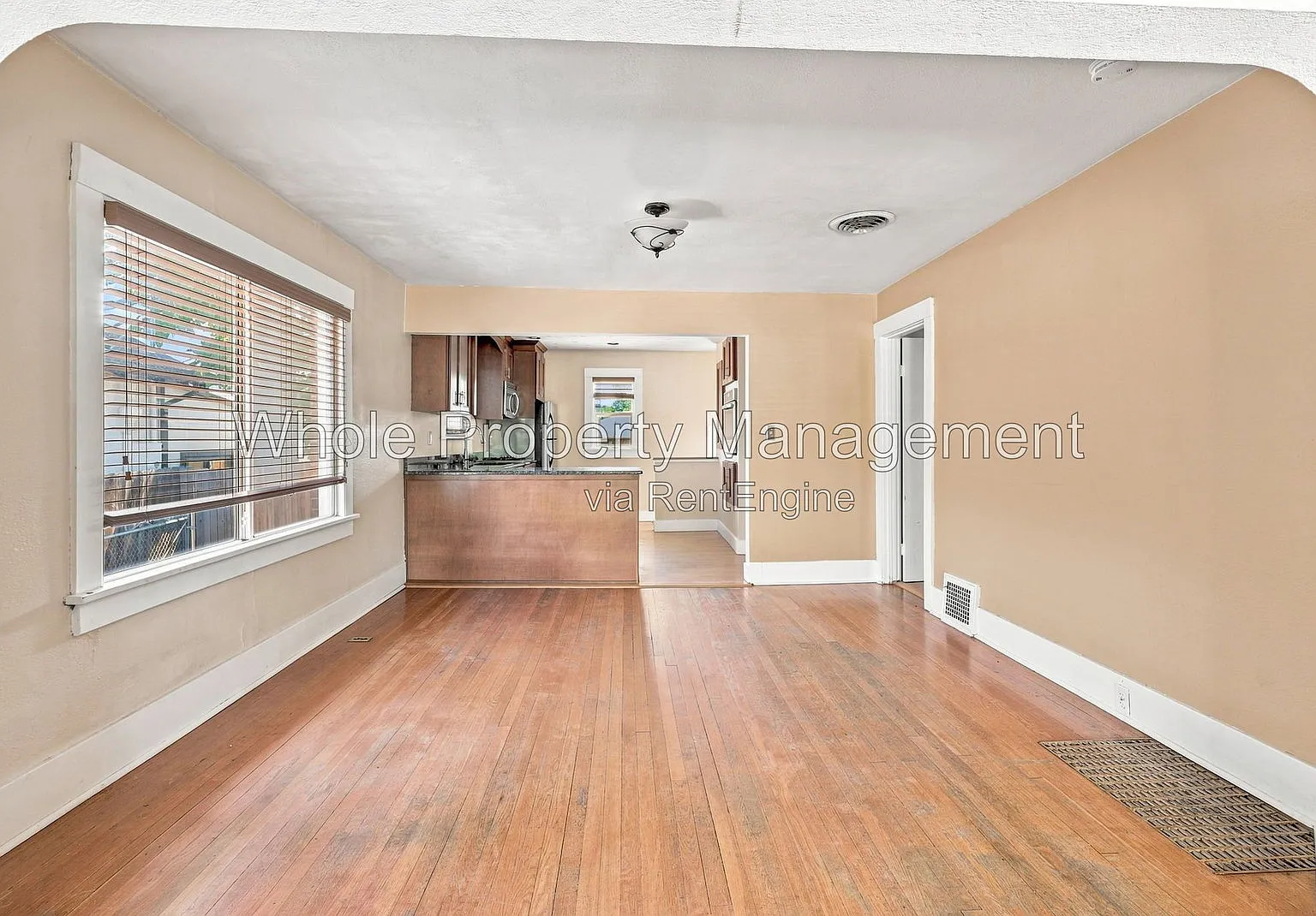 3 bed, 2.0 bath, 1900 sqft, $3,050 — Photo 4