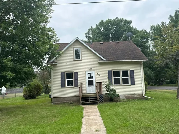 312 Main St W, Hinckley, MN 55037