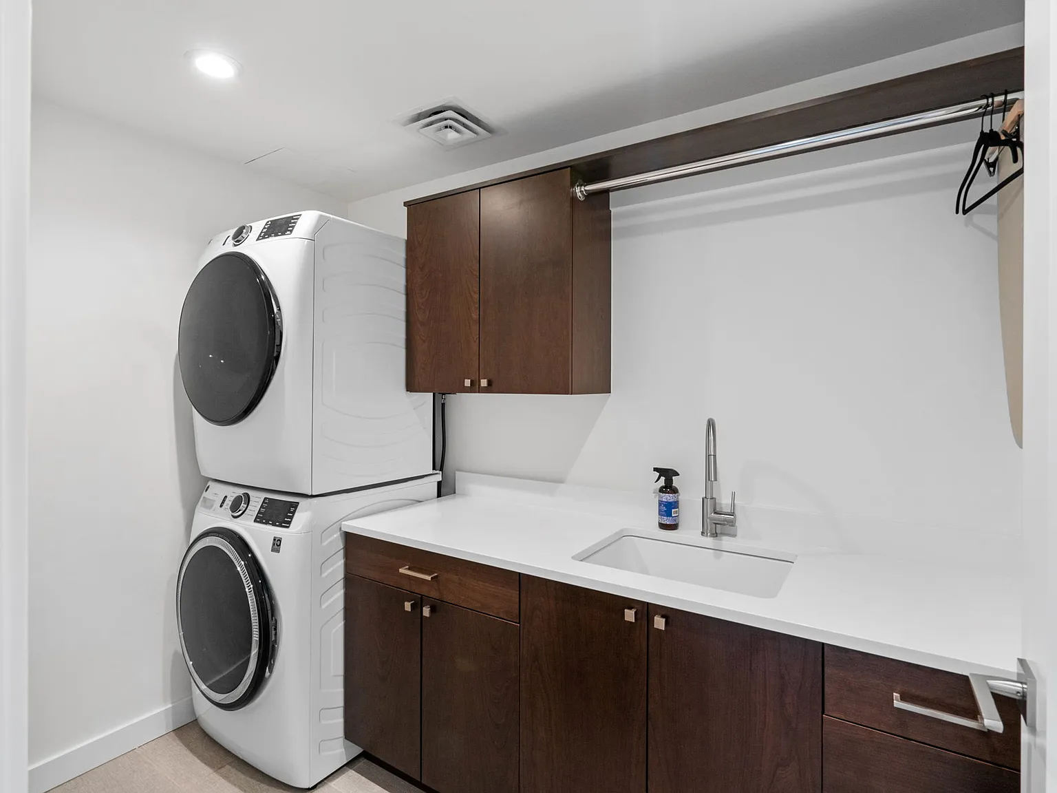 3 bed, 1835 sqft, $6,500 — Photo 3