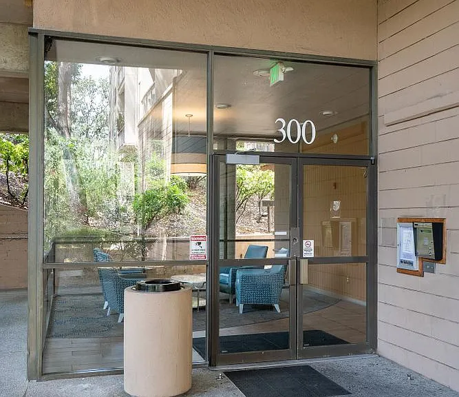 300 N Civic Dr #313 — Photo 8