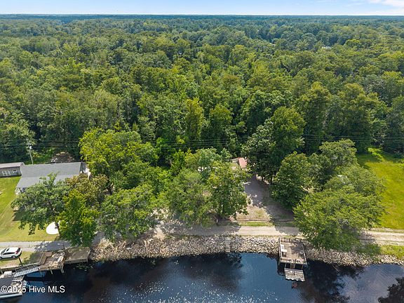 3rd image of 40 S Holly Shelter Estates Road