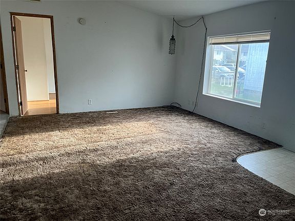 4th image of 317 E Pacific Avenue