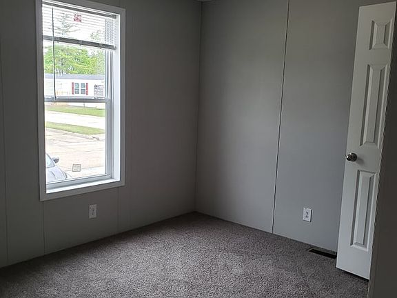 4th image of 38000 Le Chateau Blvd #418