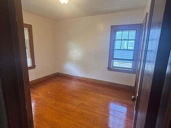 3rd image of 17014 Maple Heights Blvd
