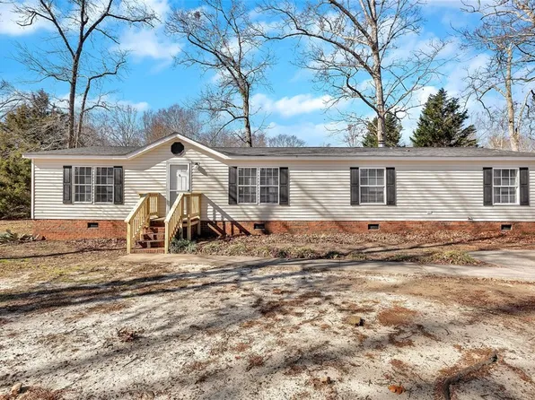 124 Sue Ella Ct, Townville, SC 29689