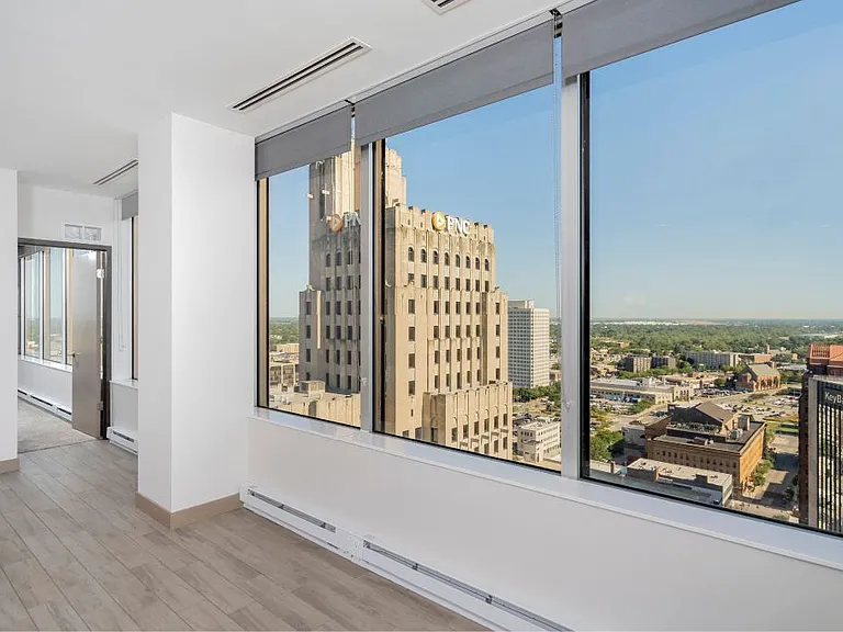 Tower on the Maumee and Ferrara Flats — Photo 9