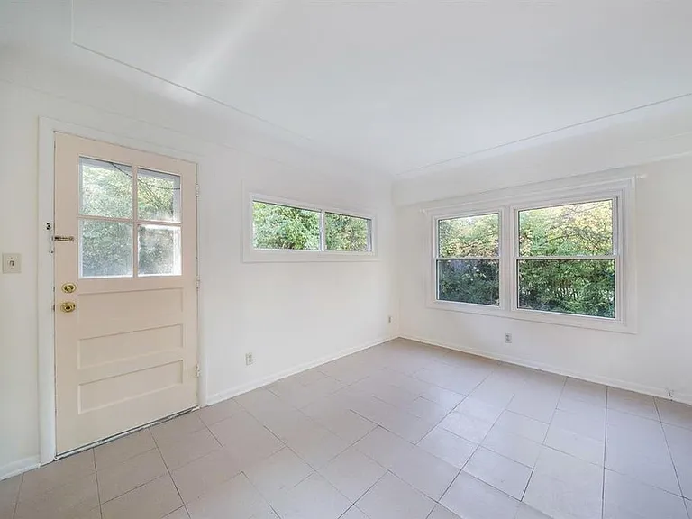 1404 Jorn Ct — Photo 13
