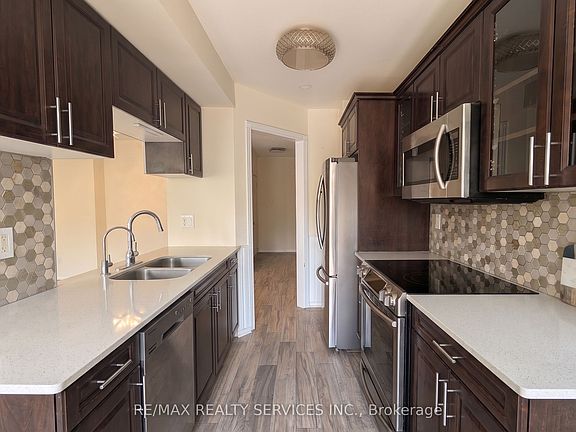 2nd image of 11 Beverly Ln
