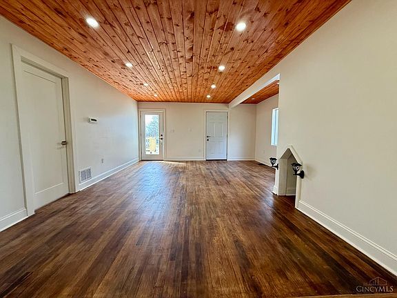 3rd image of 1038 Davis Rd