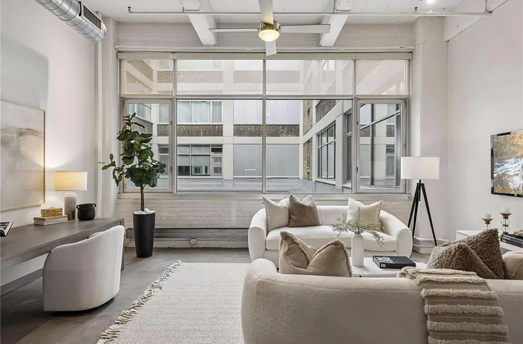 1 bed, 820 sqft, $2,100 — Photo 3
