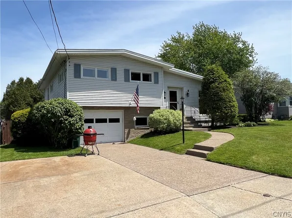 15 Gregory St, Oswego, NY 13126