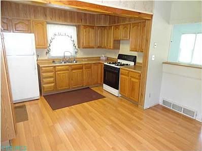 3rd image of 358 Ottawa Ave