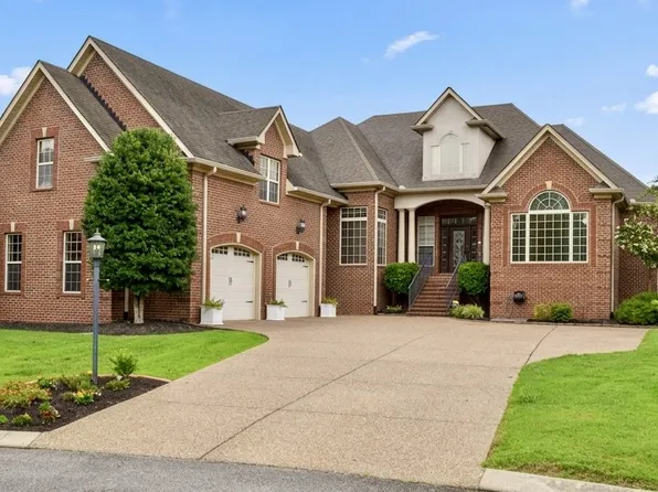 1005 Scarlet Ct, Hendersonville, TN 37075