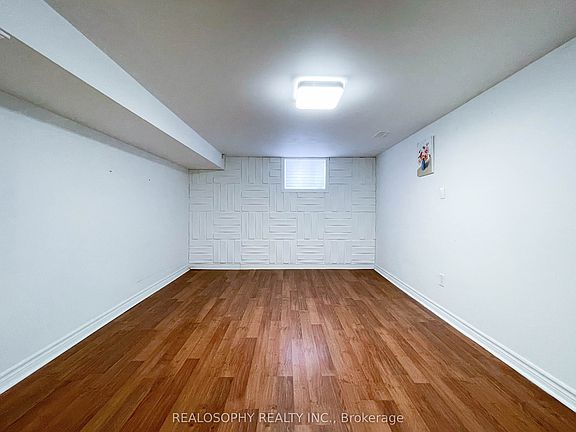 5th image of 95 Royal York Rd #Basement