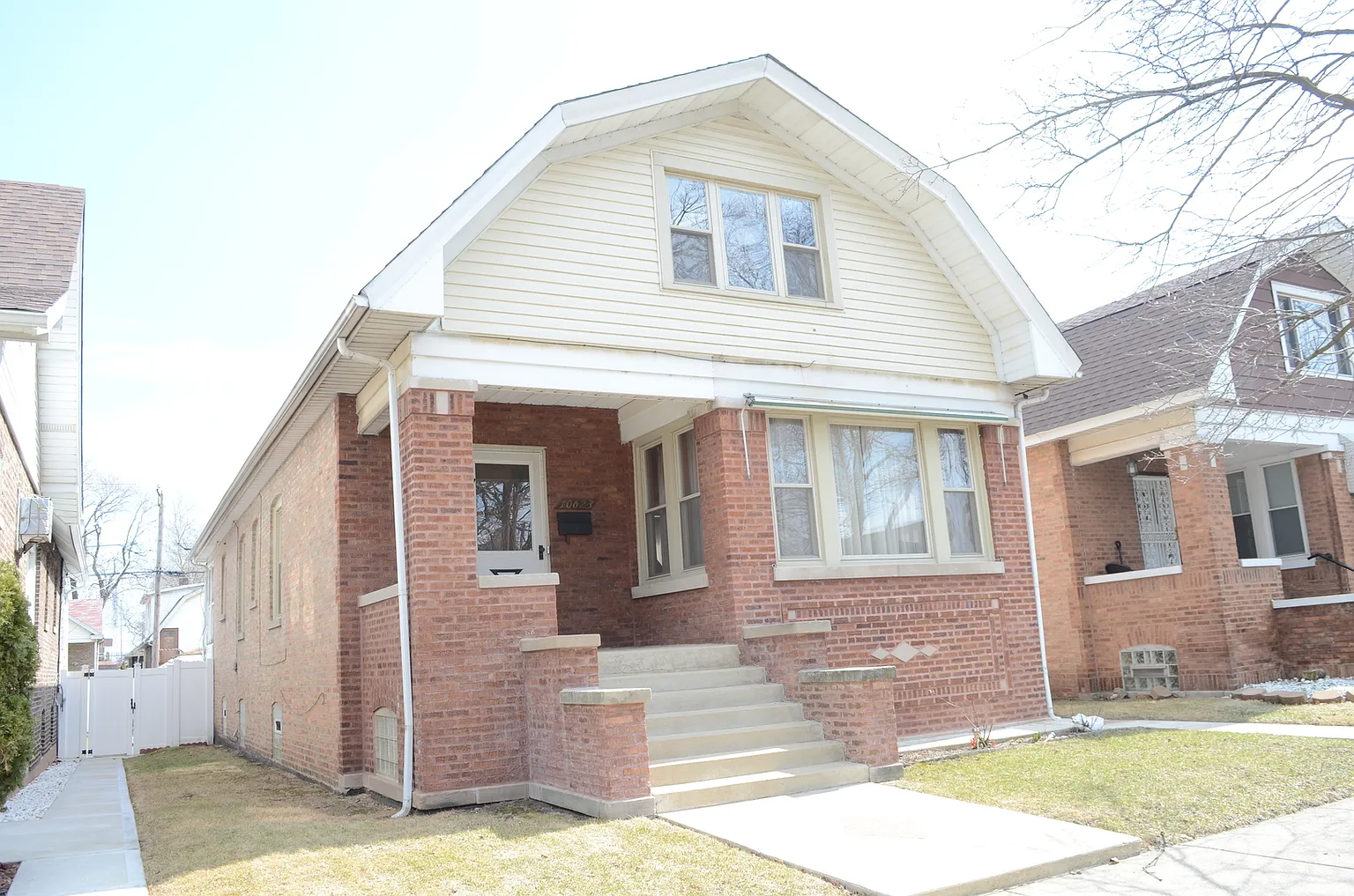 10623 S Avenue F photo 1