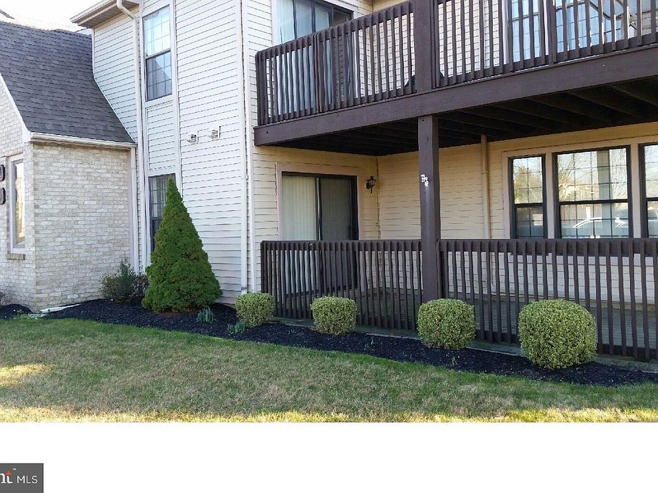 2nd image of 9 Canterbury Ct #1401