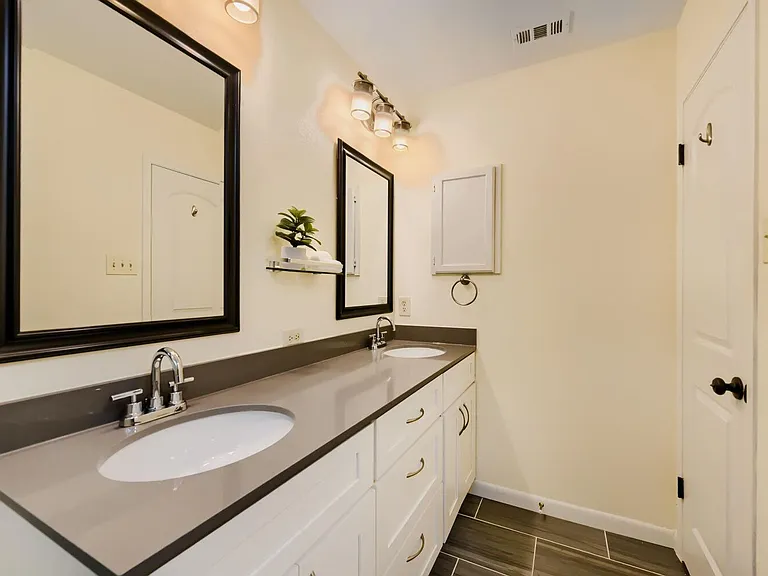 8804 United Kingdom Dr — Photo 19