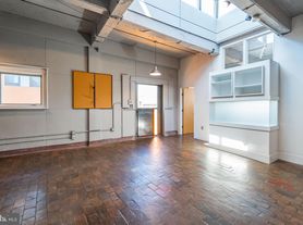 144 Laurel St