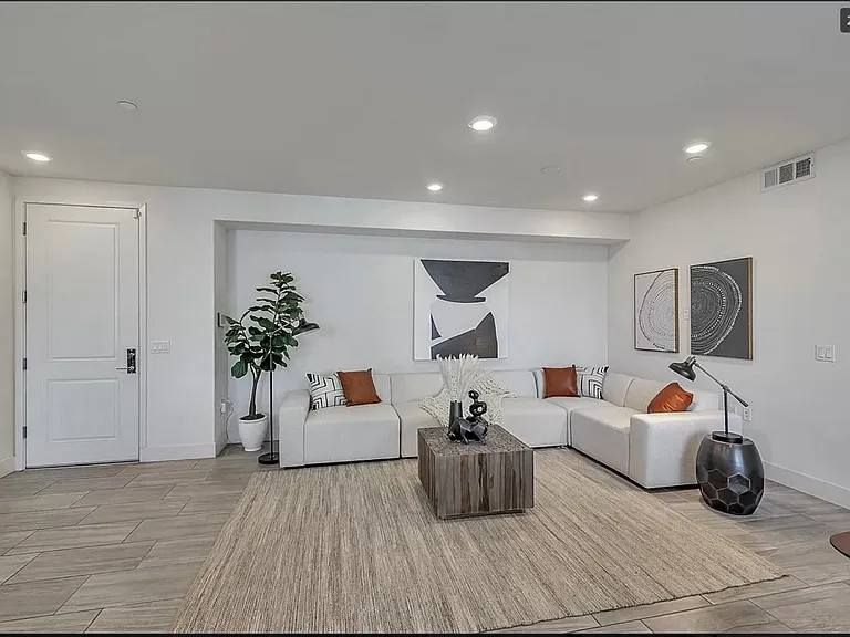 421 Vineyard Ave #21 — Photo 10