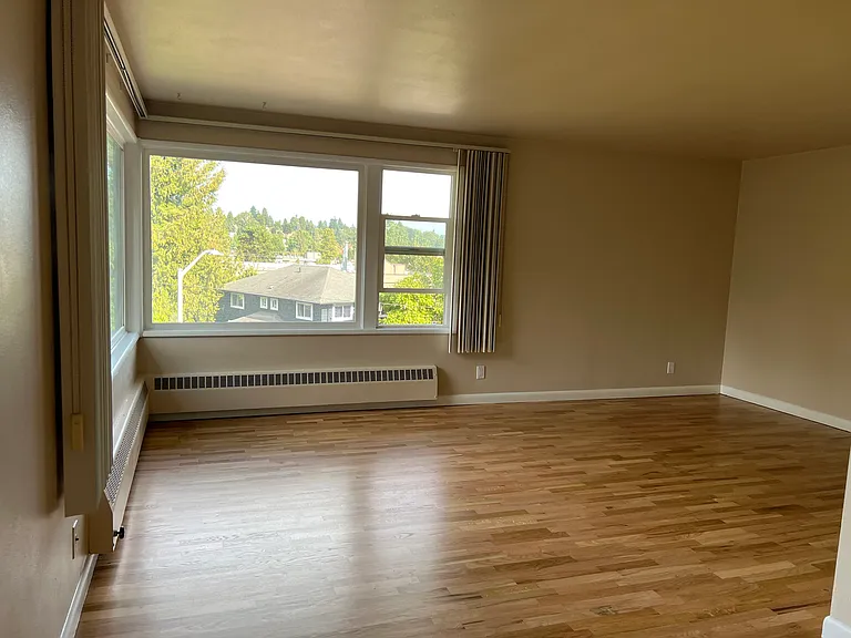 5243 22nd Ave NE #6 — Photo 2