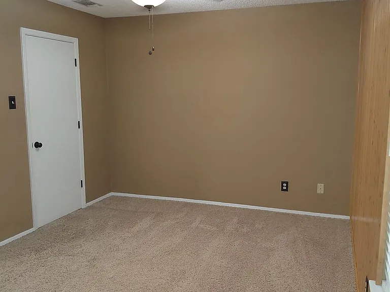 3725 Greenwood Rd — Photo 26