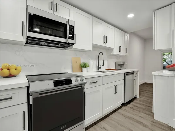 2421 NW 11th St APT 20B, Miami, FL 33125