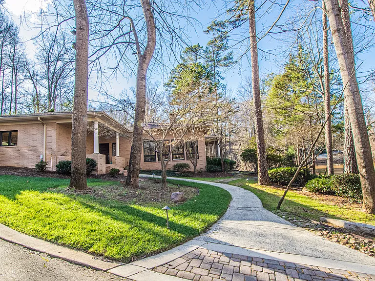 3911 Lakeside Dr — Photo 2