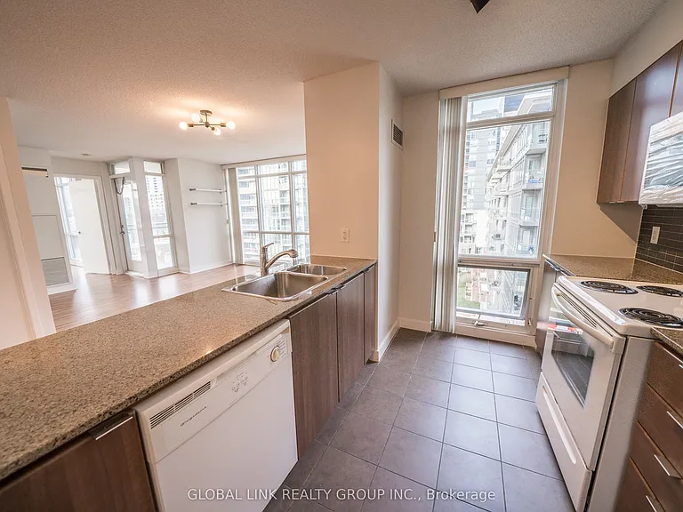 11 Brunel Ct #703 — Photo 4