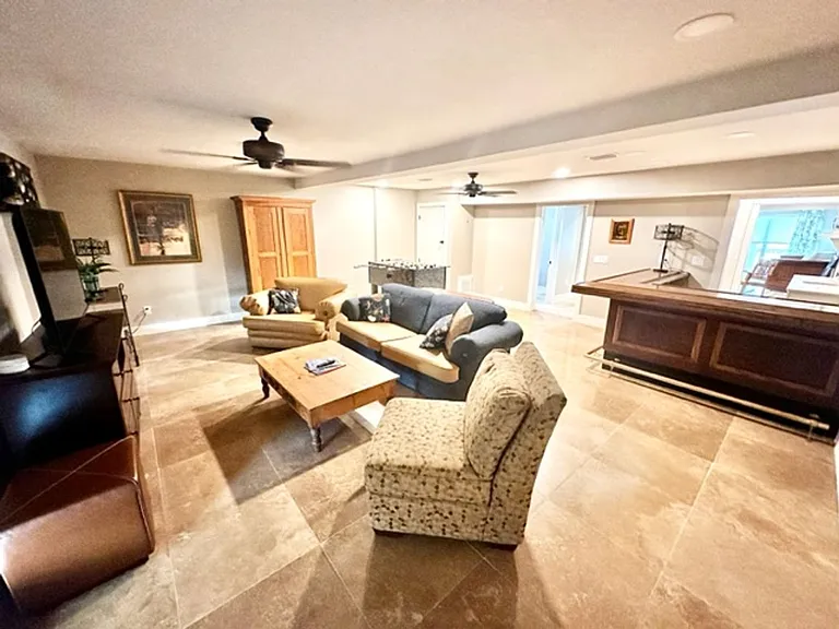 910 Santa Rosa Blvd — Photo 13