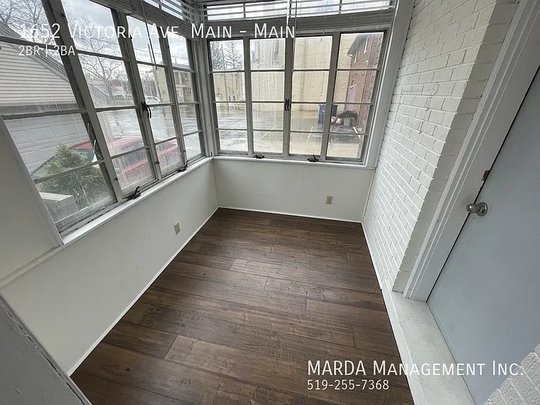1652 Victoria Ave #MAIN — Photo 23
