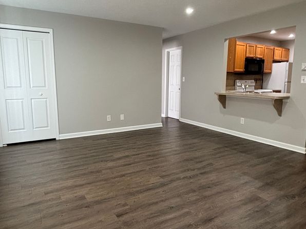 74 Village Ct APT 1