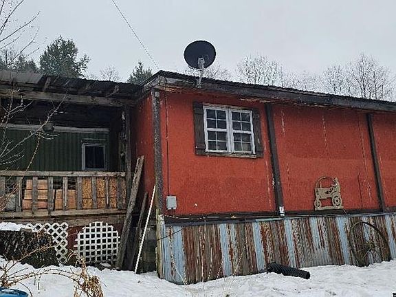 3rd image of 2454 Eleven Mile Rd