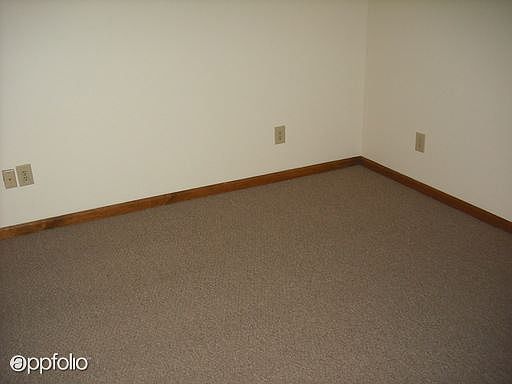 3rd image of 476 Willowspring Ln