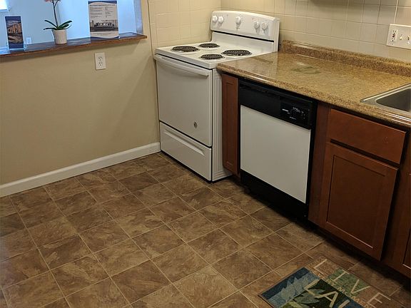 3rd image of 2050 Yale Ave APT 17